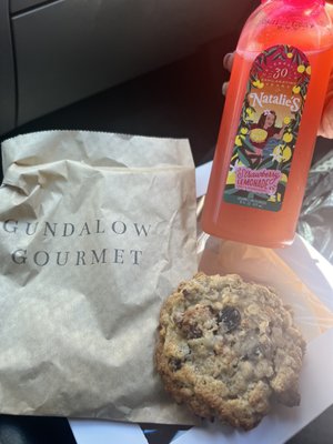 Oatmeal pecan raisin cookie, strawberry lemonade