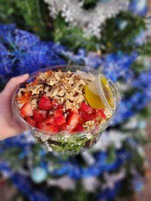 Strawberry Walnut Salad 
Served with white Strawberry peach Balsamic and Greek oil