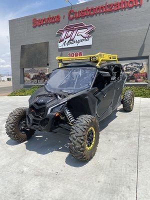 Full doors, Windshield, and shock tuning with dual rate springs on this Can-Am x3.