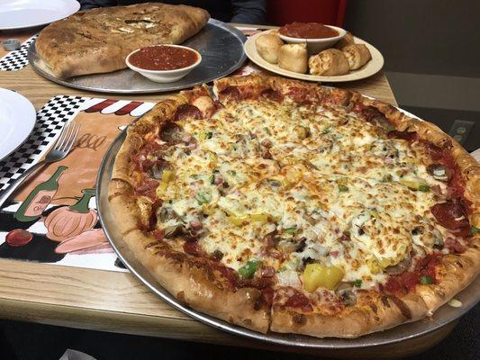 16" Supreme, 14" Calzone, & Garlic Knots w/cheese