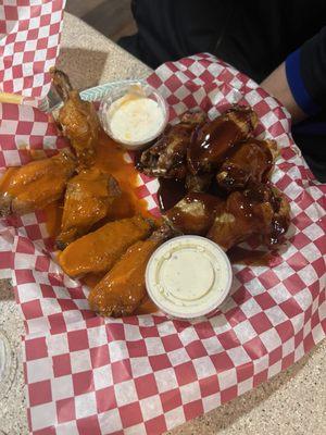 Buffalo and BBQ 10 Chicken Wings with 2 Sauces