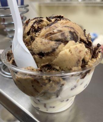 Mississippi Mud Pie and a (very sweet) toasted Coconut flavor.