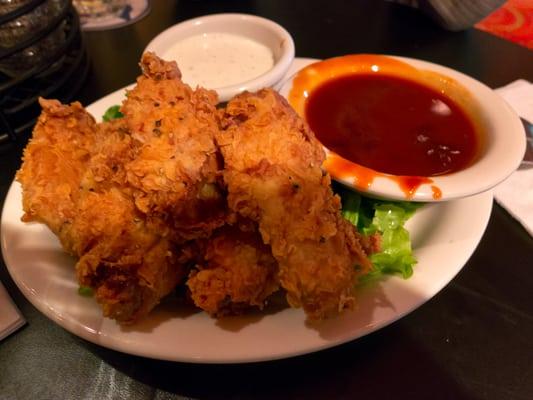 Buffalo Wing -- Extremely crisp! Hot sauce on the side was a plus to me.