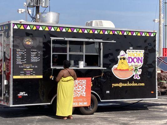 The Nacho Don Food Truck with a customer at the Houston Grub Hub