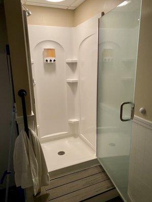 Shower area in suite to rinse off before and after your float. Shampoo and soap provided.