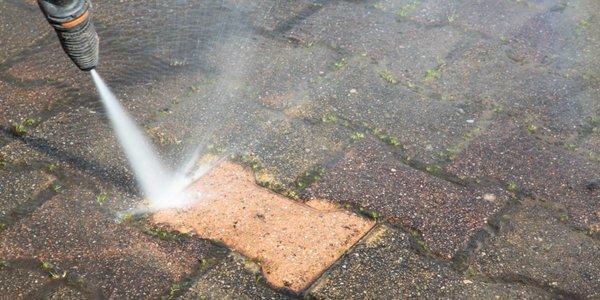 Moss removal from bricks through pressure washing