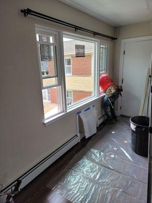 Installation of the front windows on the living room