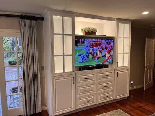 Entertainment center