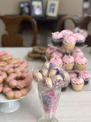 Donut cake pops