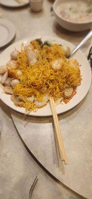 Seafood fried noodles