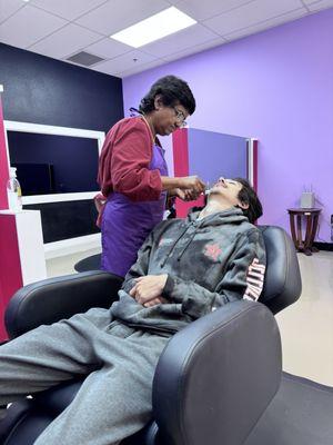 Male eyebrow threading