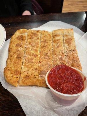 Breadsticks and marinara sauce