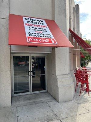 The entrance at the corner of 5th and Main Street.