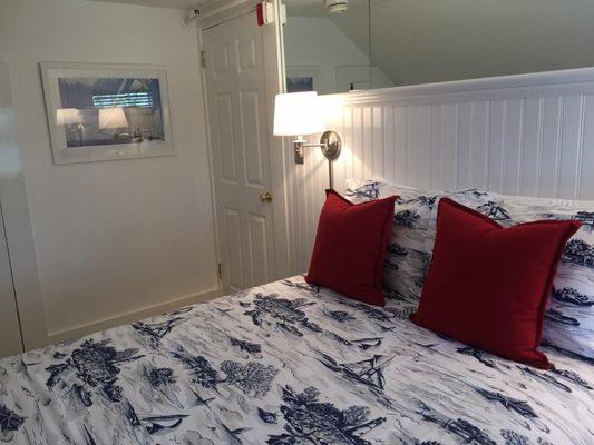 New Studio 3, 2 bedrooms and lounge. 3rd floor location, no deck/no harbor view. Sleeps 4.