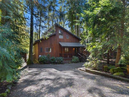 Live on the Sandy River.  

https://sandyoregonrealestate.org/listing/OR/Rhododendron/65020-E-Sandy-River-Ln-97049/19910404