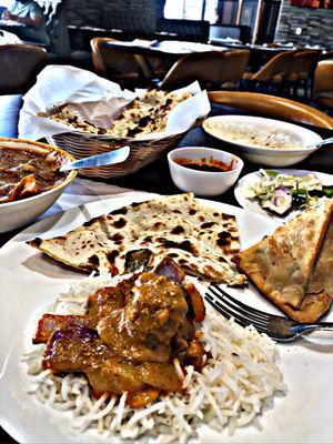 Chicken Massala, basmati rice and Samosa.  With naan.