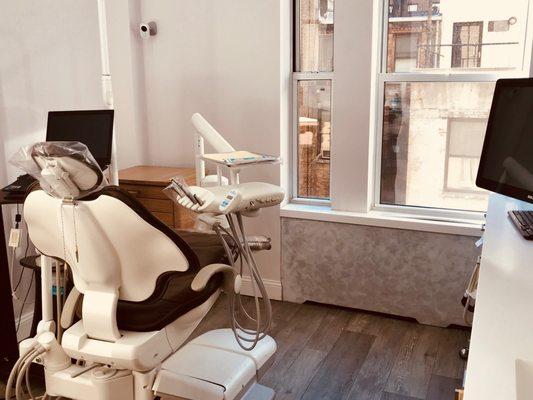 Our consultation room fully equipped with the most state-of-the-art dental technology.