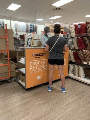 Amazon Return Drop-Off Station