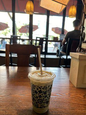 Iced pistachio matcha latte (special)