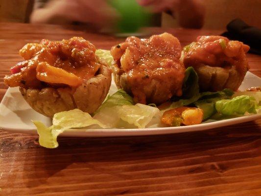 Tostones rellenos con camarones. Tostones were perfectly cooked and the sauce was delicious