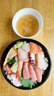 Got their Chirashi for takeout. The fish is fresh, the tuna was the best, it almost tastes like toro. The sushi rice is not bad.