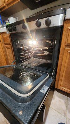 Gas Range has leak of gas. Ignitor repair,  Bake repair with Gas Leak Valve repair