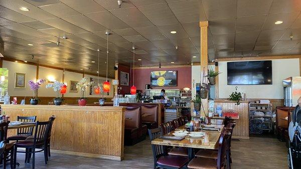 Nice expansive dining area