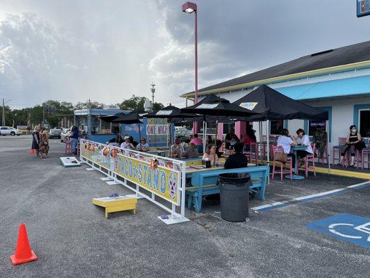 San Jose Blvd and the car wash behind and the outside tables are full at One Night Taco Stand.