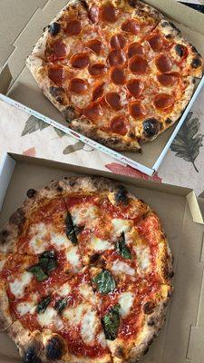 Pizza margherita and peperoni pizza medium size