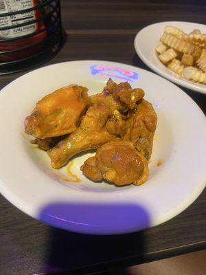 Hot wings fries