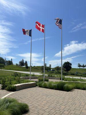 Iowa, Danmark and US flags