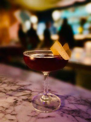 El Amar Y El Querer - Tequila Reposado, red vermouth, marasca cereza, burlesque bitters, angostura bitters