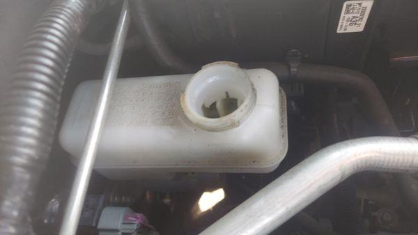 An other picture of no fluid at dealership before accident