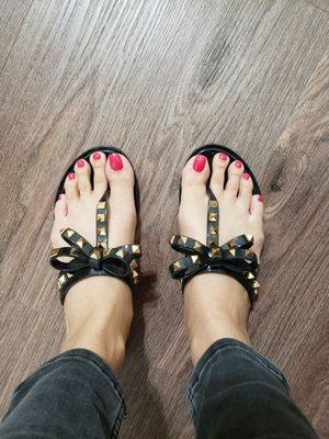 Looooove my toes, thank you Lilly