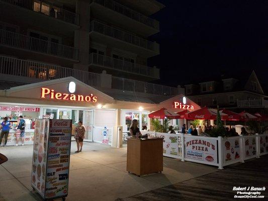 Greeter at Piezano's Pizza North...  #oceancitycool #ocmd