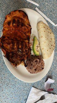 Pollo asado, gallo Pinto, tortillita