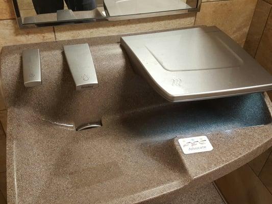 Super cool sink with dryer built in