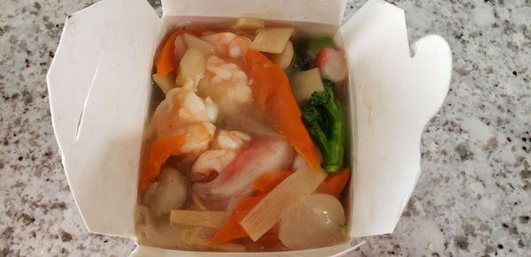 Seafood Delight: Jumbo shrimp, crabmeat sticks, and scallops sauteed with assorted Chinese vegetables