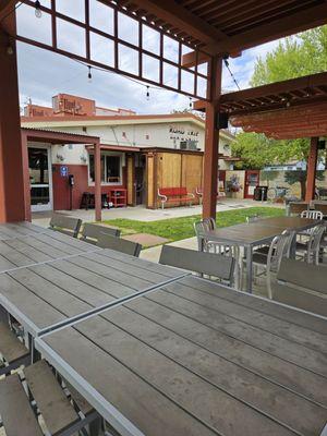 The outdoor patio with lots of seating