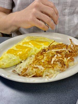 Omelette and hash browns