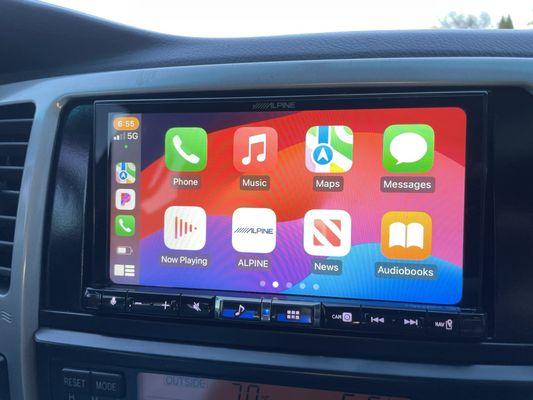 Alpine head unit with CarPlay