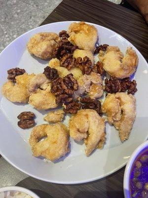 H4. Crispy Shrimp with Walnuts