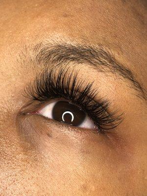 Classic Lash Extensions with Light Volume