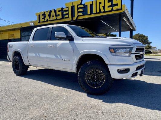 2020 Ram 1500 Laramie 4X4: 2" Rough Country Leveling Struts 18" Methods NV's 35" Kenda Klever RT's