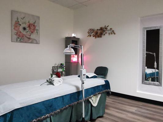 Our magic lamp is infrared therapy, which allows you to relax your muscles and relieve your pain.