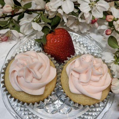 Vanilla Cupcakes with Strawberry Buttercream