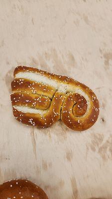 Flyers logo pretzel