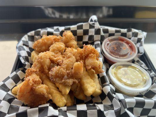 Fried Shrimp Basket with Seasoned Fries