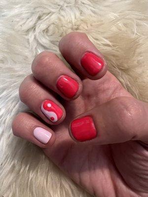 Shellac nails with a design