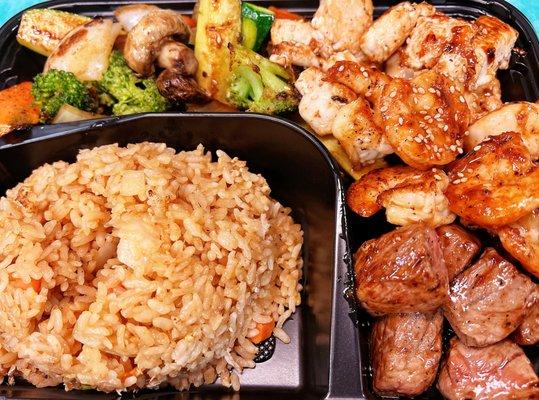 Hibachi Lover ( Steak、chicken 、shrimp) with Fried rice